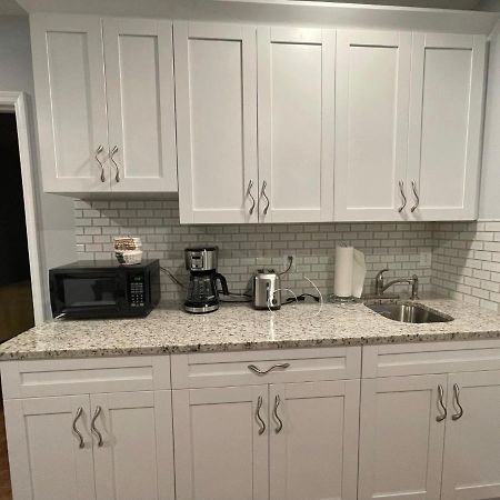 Twelve Oaks Modern Independent Apartment Tampa Exterior photo